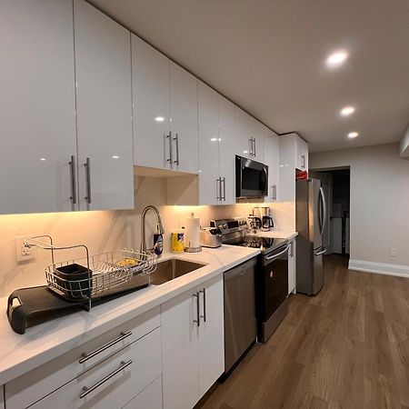 2 Bedroom 1 Parking Basement Unit Richmond Hill Exterior foto