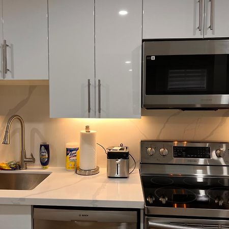 2 Bedroom 1 Parking Basement Unit Richmond Hill Exterior foto