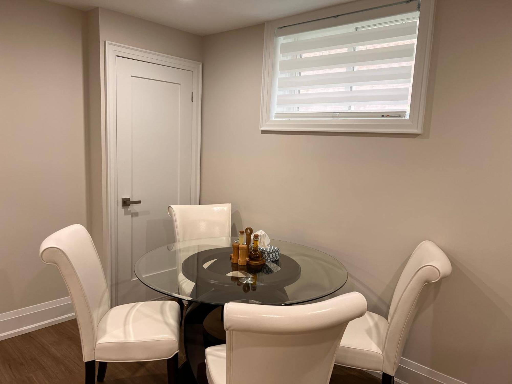 2 Bedroom 1 Parking Basement Unit Richmond Hill Exterior foto